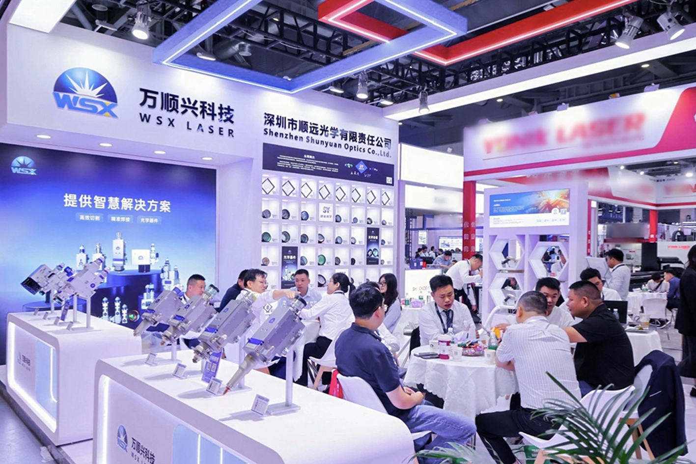 万顺兴联合顺远光为闪耀工博会，以光之力驱动智造新纪元